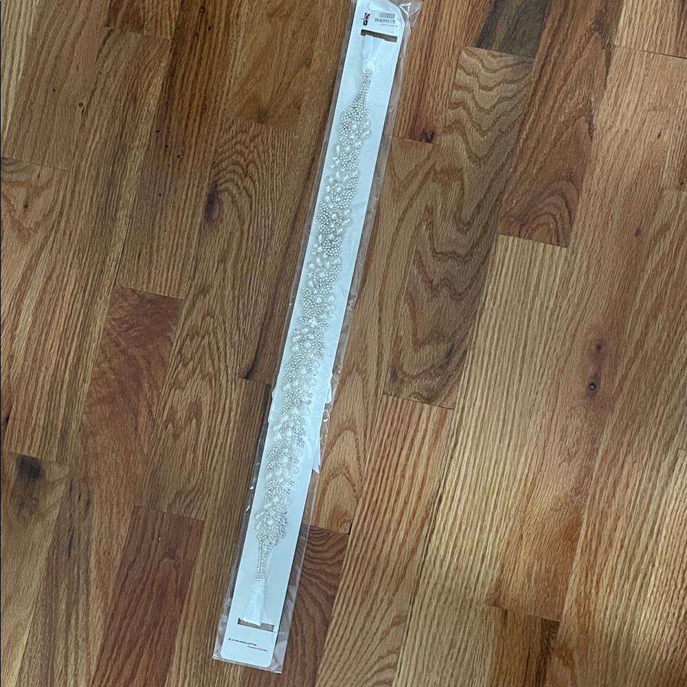 Elegant White Pearl and Crystal Bridal Belt